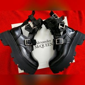 Alexander McQueen Buckled Donna Platform Combat Boots